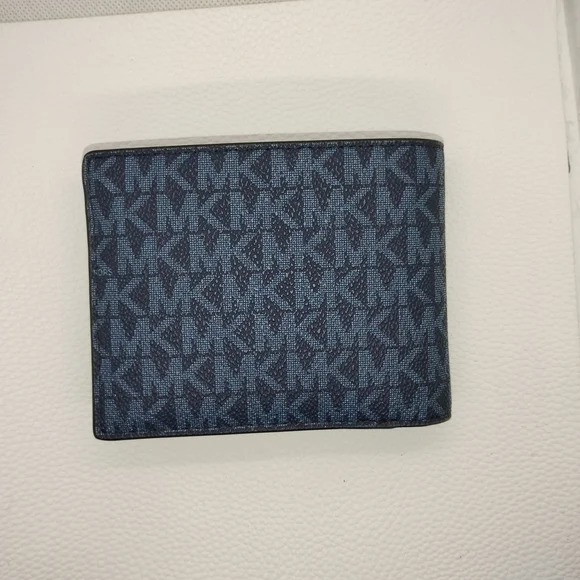 Michael Kors Cooper Wallet with Passcase - Picture 7 of 9